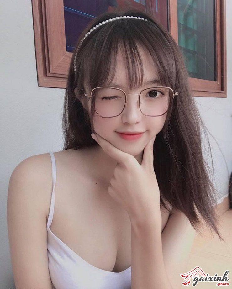 hình nữ cute