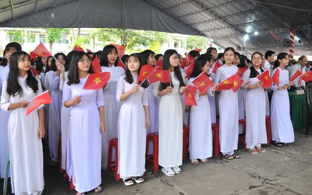 Chủ tịch Quốc hội Nguyễn Thị Kim Ngân dự khai giảng tại ngôi trường đạt chuẩn quốc gia đầu tiên ở miền Tây - 1