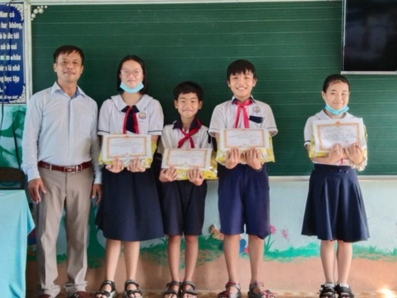 cac cau khen hoc sinh tieu hoc 1 jpg