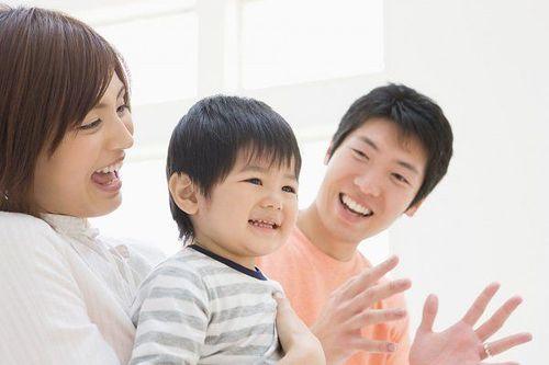 Khi bé lên 3 tuổi, vốn từ vựng sẽ mở rộng nhanh chóng và bé có khả năng hiểu biết về ngôn ngữ trừu tượng