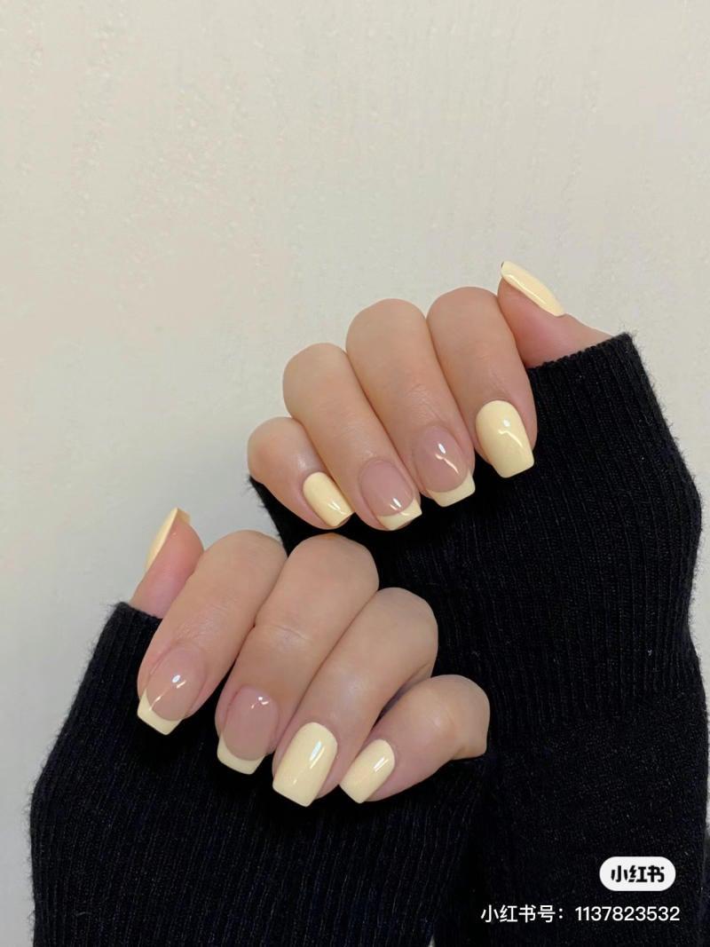 nail màu vàng