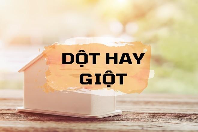 Cảnh tượng một mái nhà bị dột nước trong cơn mưa