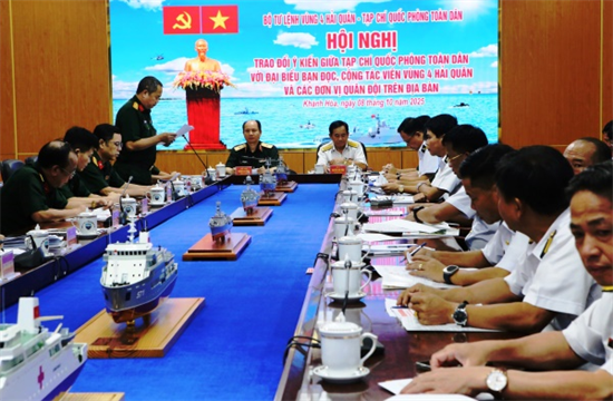 Tạp chí Quốc phòng toàn dân trao đổi ý kiến với đại biểu bạn đọc, cộng tác viên tại Vùng 4 Hải quân - Tạp chí Quốc phòng toàn dân