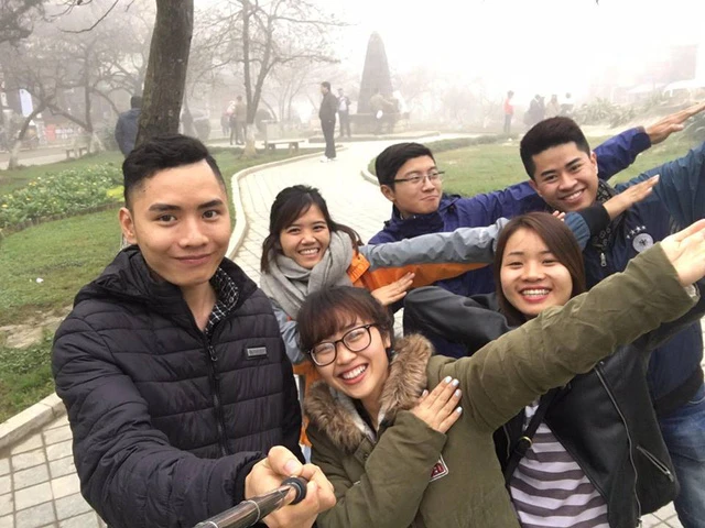 gioi tre noi tuc chui the da den muc bao dong