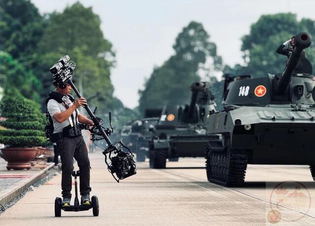 cú máy tuyệt đối điện ảnh diễu binh
