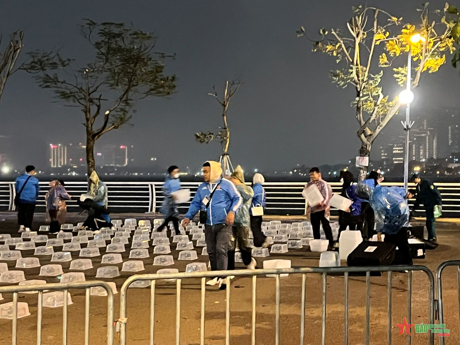 anh bau troi dem jpg