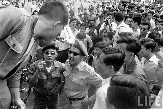 anh gai thoa than 1 jpg