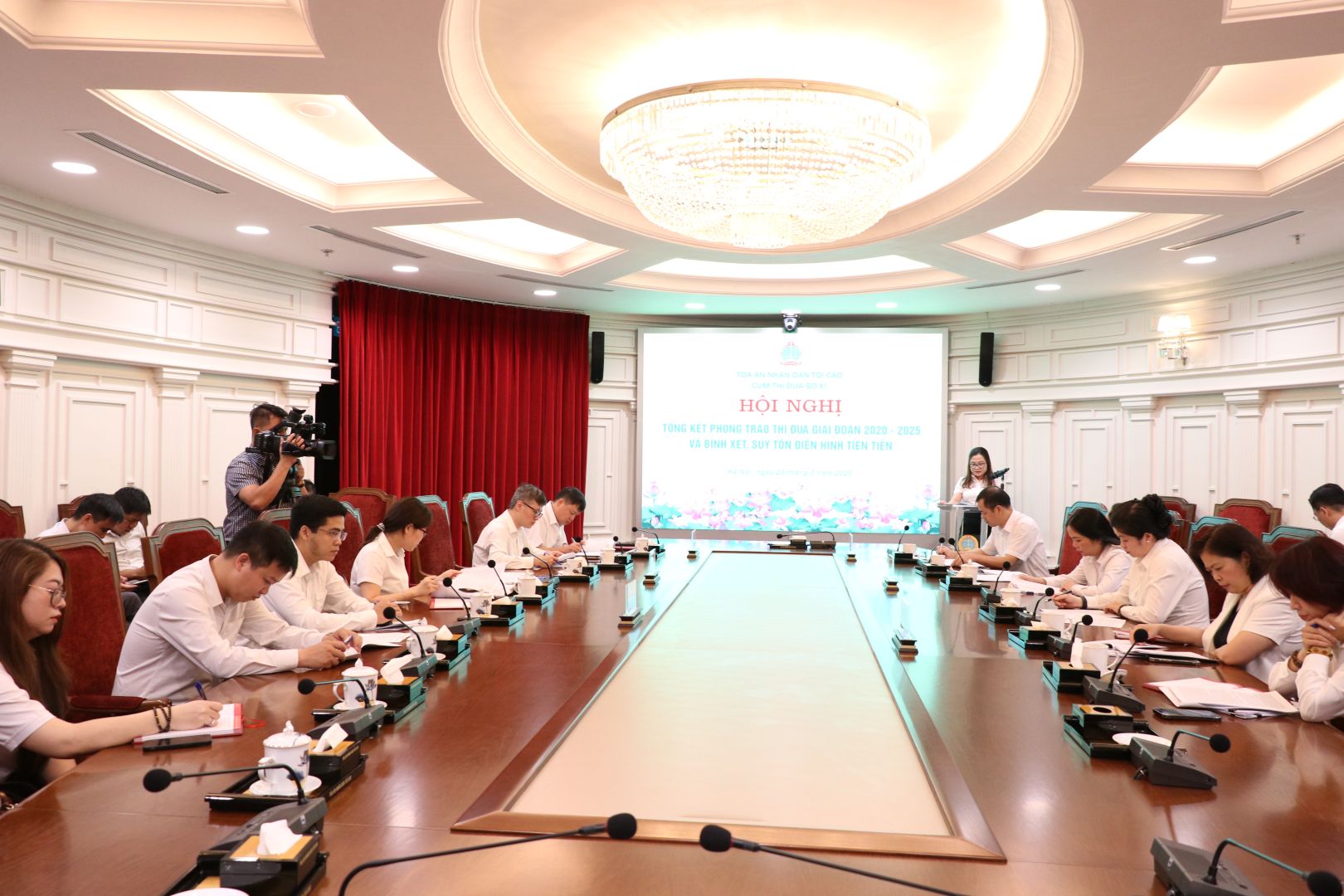 anh xet xi JPG