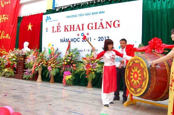 hồi trống khai trường