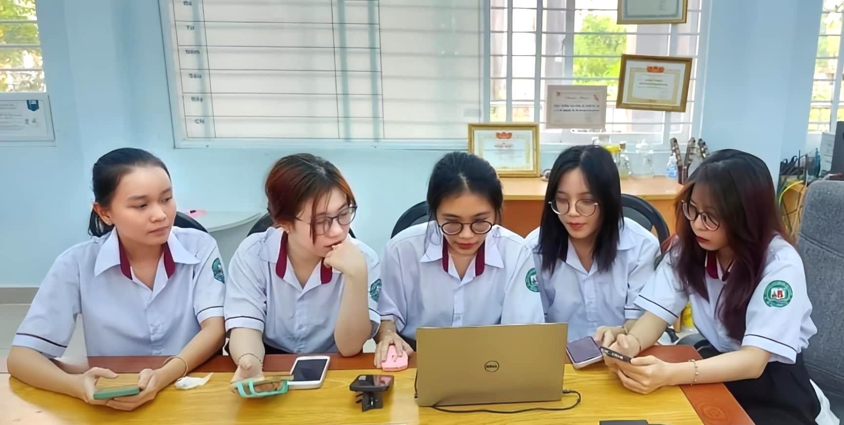 Phùng Văn Tuấn, sinh viên Trường Cao đẳng Kỹ thuật - Công nghệ Bách Khoa. Ảnh NVCC (1).JPG