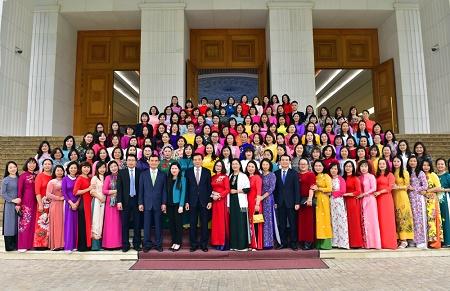 gai xinh mac ao dai 1 jpg