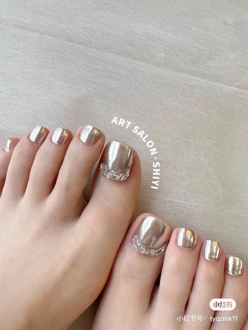 nail chân đính đá