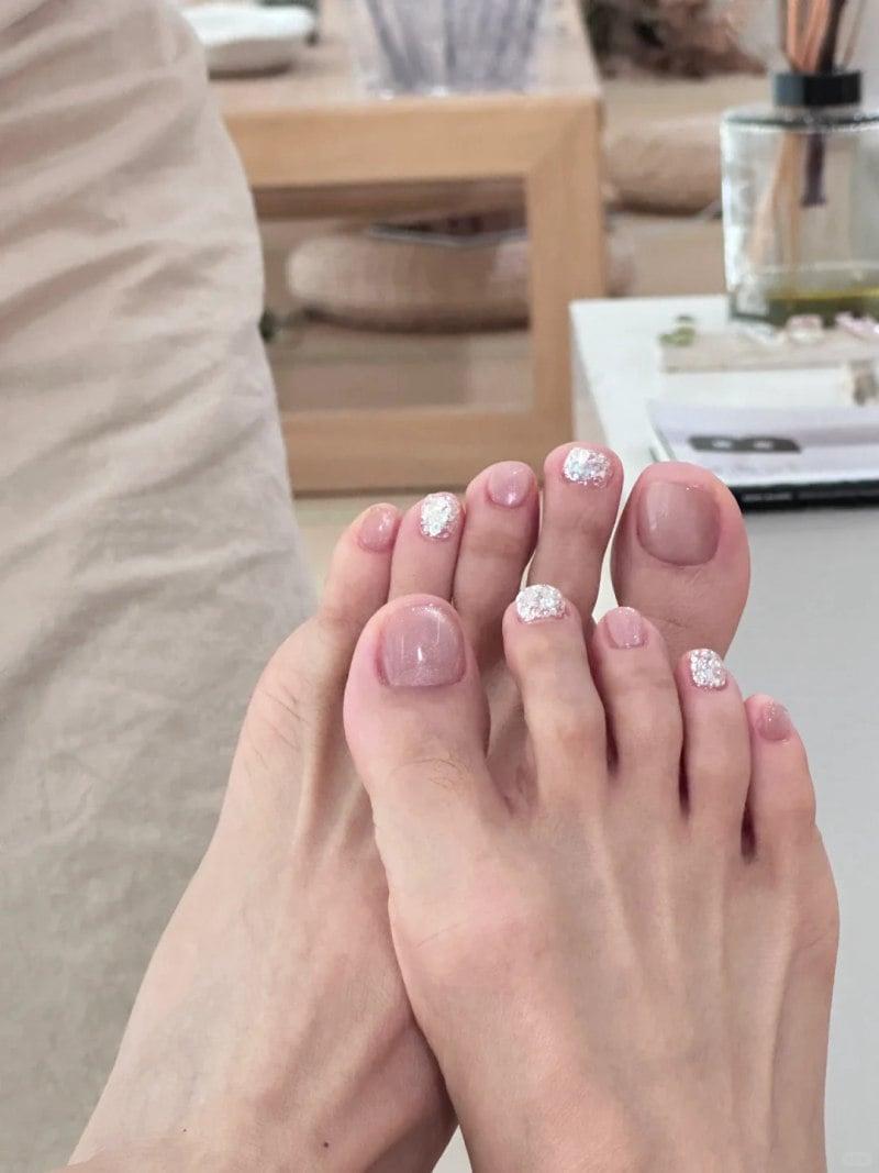mẫu nail chân đơn giản