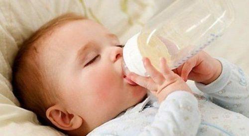 Thay đổi núm ti mềm hơn giúp trẻ cảm thấy thoải mái khi bú bình