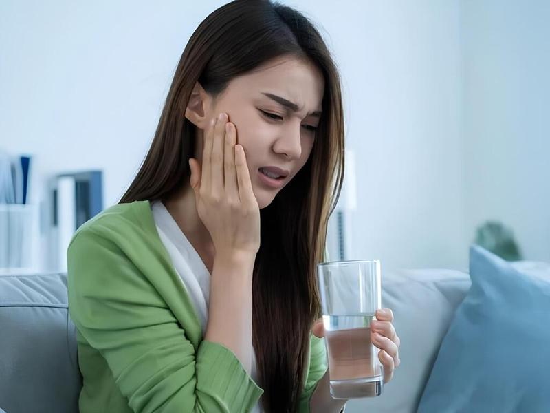 Tần suất súc miệng bằng nước muối ngày mấy lần thì tốt? Bí kíp giữ cho nụ cười tươi sáng 1