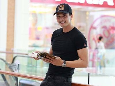 Chân dung diễn viên điển trai 6 múi Hà Việt Dũng vừa bị người yêu cũ tố phụ tình