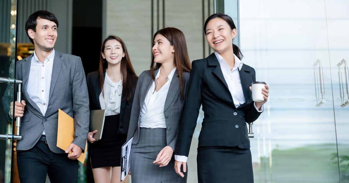 Môi trường vi mô (hay còn được gọi là môi trường kinh doanh vi mô - Microenvironment) là môi trường hoạt động của một doanh nghiệp tại một cấp độ cụ thể, bao gồm các yếu tố mà doanh nghiệp có thể kiểm soát một phần hoặc hoàn toàn.