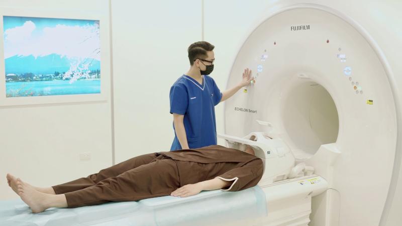 Chụp cộng hưởng từ là phương pháp chẩn đoán hình ảnh không gây đau cho khách hàng
