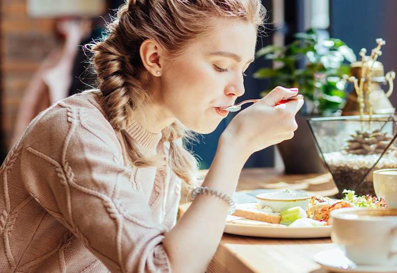 Chế độ ăn cũng có những ảnh hưởng nhất định đến đời sống tình dục của chị em phụ nữ