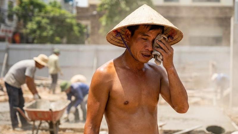 Cởi trần là thói quen quen thuộc của nhiều người, nhất là khi trời nóng hoặc lúc vận động
