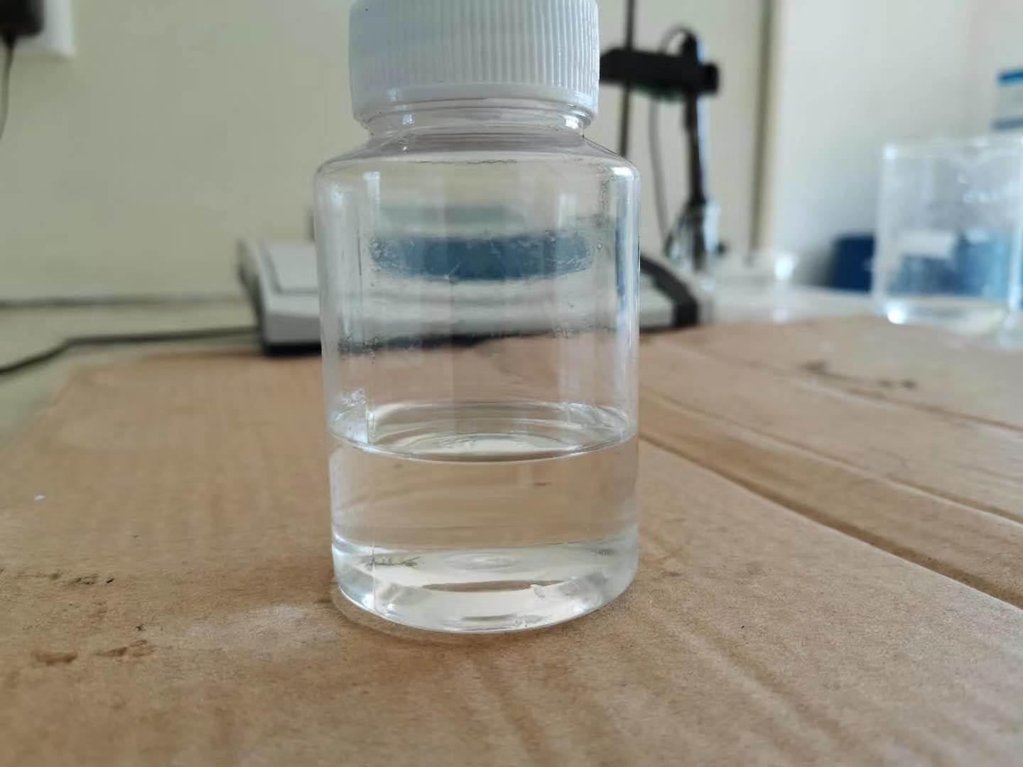 Phenyl axetat là chất hữu cơ ở dạng chất lỏng trong suốt