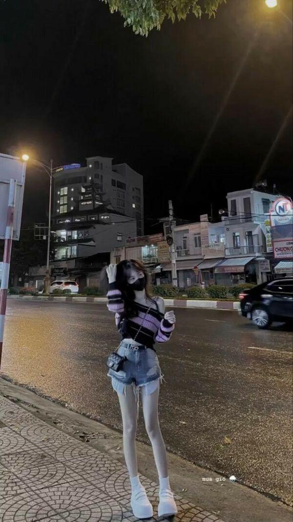 hinh anh gai xinh chup dang che mat 1