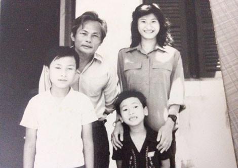 Gia đình nhà văn Nguyễn Quang Sáng.