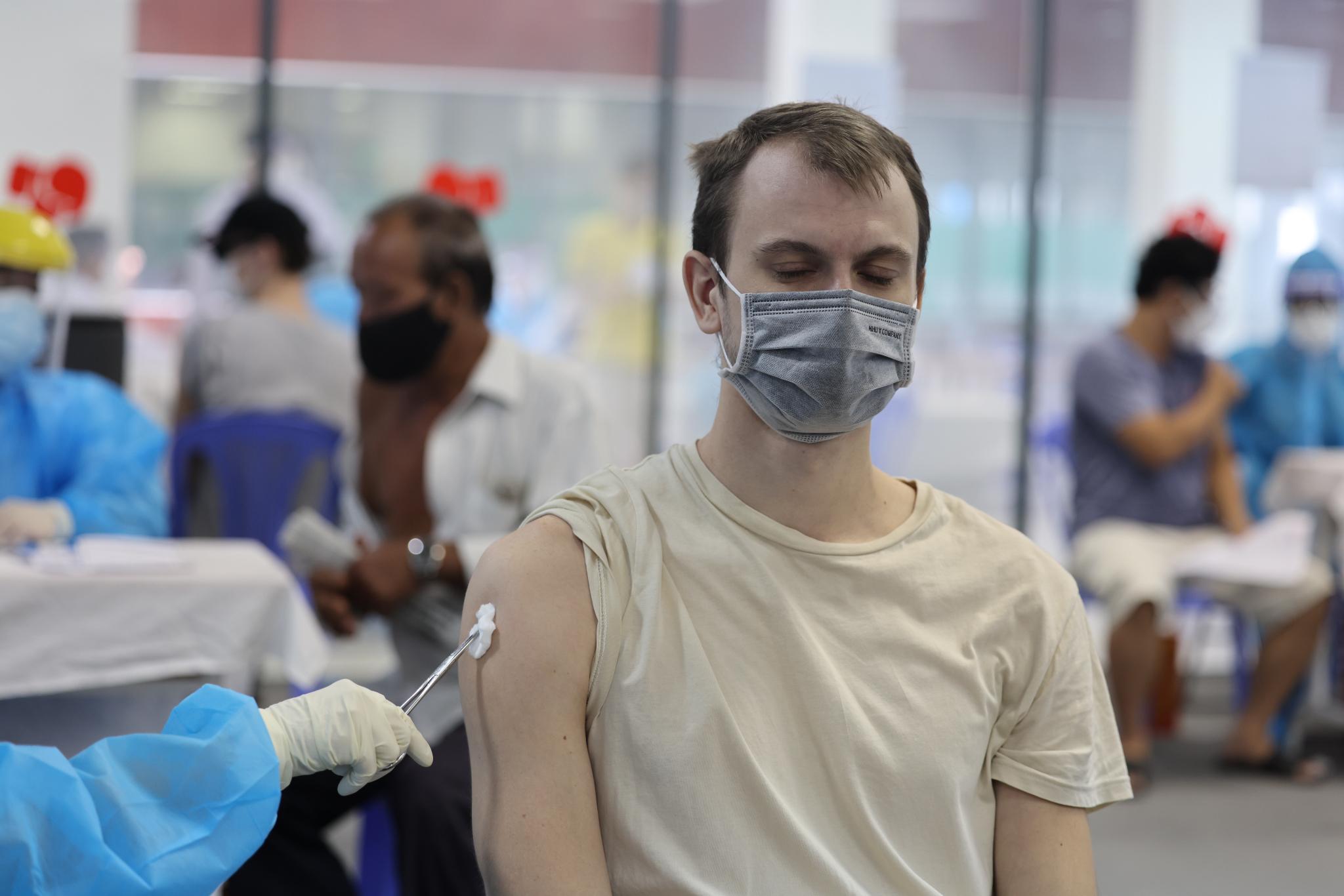 Hãy tiêm ngay vaccine Covid-19, đừng chần chừ! - 1