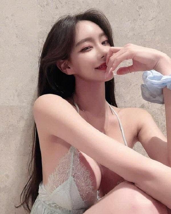 ảnh cosplay vú to 1