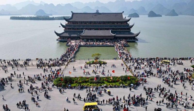 Đi chùa Tam Chúc Hà Nam mặc gì